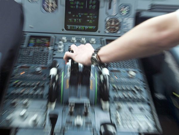 Pilot holenderskich linii Transavia nie mógł wrócić do kokpitu, bo jego kolega zasnął