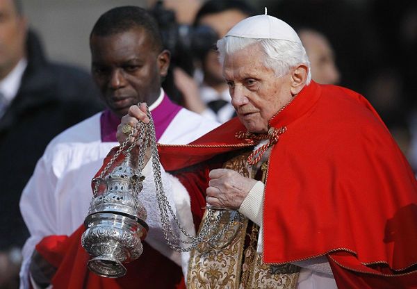 Benedykt XVI abdykuje. "Kościół staje przed szansą wyboru papieża spoza Europy"