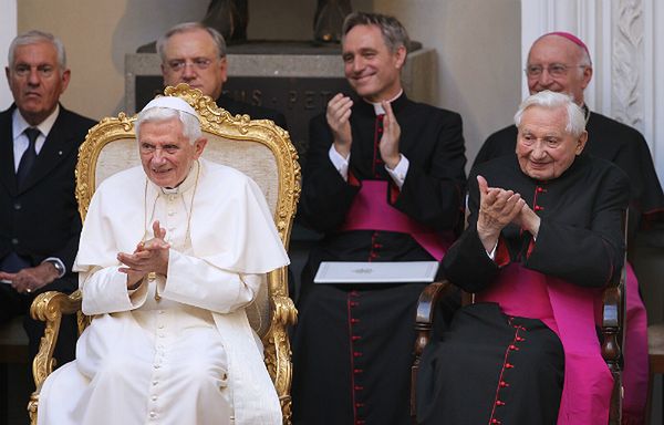 Abdykacja Benedykta XVI: Niemcy są zaskoczeni i wstrząśnięci
