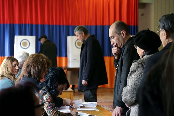 W Armenii Sarkisjan wygrał wybory. Owannisjan: oszustwo!