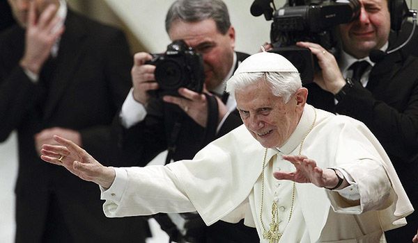 Benedykt XVI odleci śmigłowcem. W towarzystwie ekipy telewizji watykańskiej