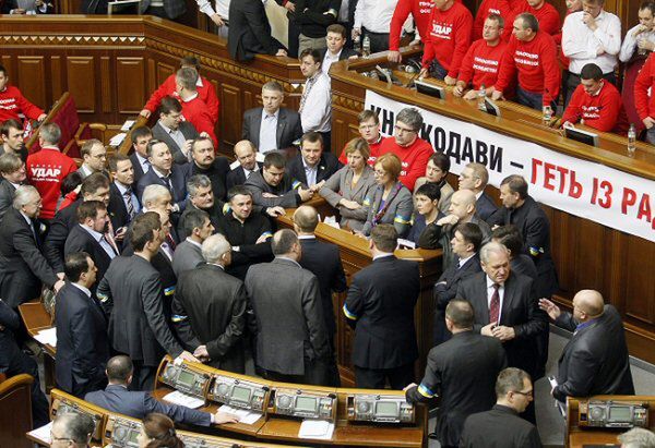 Trwa blokada parlamentu na Ukrainie