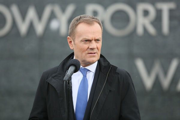 Tusk: głos przeciw odwołaniu Nowickiej i za Grodzką - obroną godności kobiety