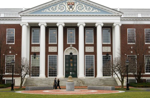 Skandal na Harvardzie. 60 studentów zawieszonych za ściąganie