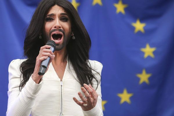 Conchita Wurst przed Parlamentem Europejskim: boli, gdy nie wiesz, kim jesteś