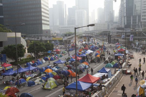 "Washington Post" o Hongkongu: taktyka czekania nie zadziała