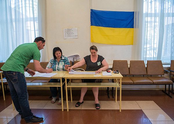 Dziś na Ukrainie wybory i głosowanie w cieniu wojny