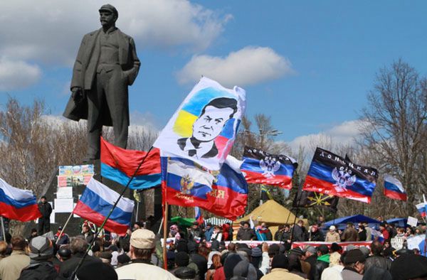 Demonstracje w Charkowie, Ługańsku i Doniecku
