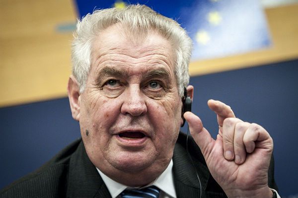 Prezydent Czech Zeman: jeśli Rosja wkroczyłaby na wschodnią Ukrainę NATO powinno zareagować