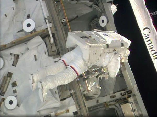 Astronauci wymienili komputer na zewnątrz ISS