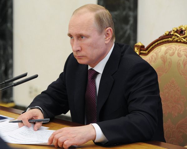 Władimir Putin podpisał zakaz niecenzuralnego słownictwa w kinie, radiu i TV