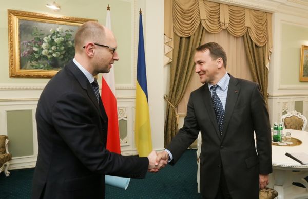 Radosław Sikorski rozmawiał z premierem Ukrainy Arsenijem Jaceniukiem