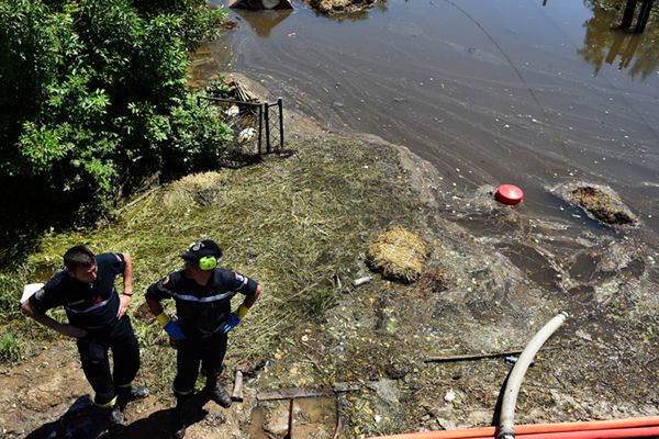 Polscy strażacy skutecznie pomagają powodzianom w Samacu