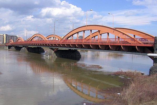 Niezwykłe znalezisko w Odrze. "To nie łódź podwodna"