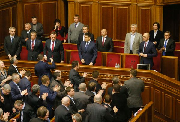 Rada Najwyższa Ukrainy obraduje przy drzwiach zamkniętych