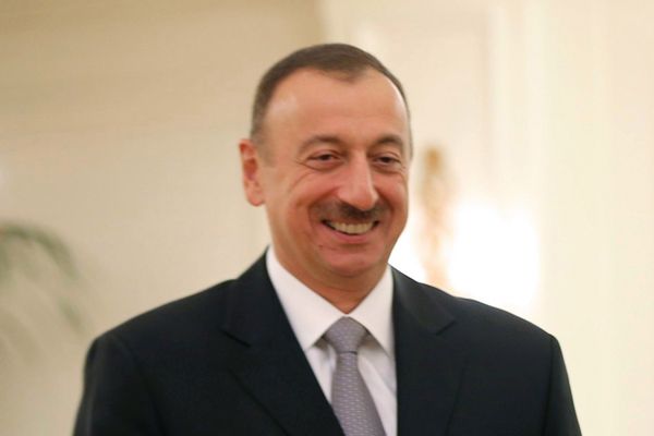 Azerbejdżan: dwaj krytycy władz skazani na wieloletnie więzienie