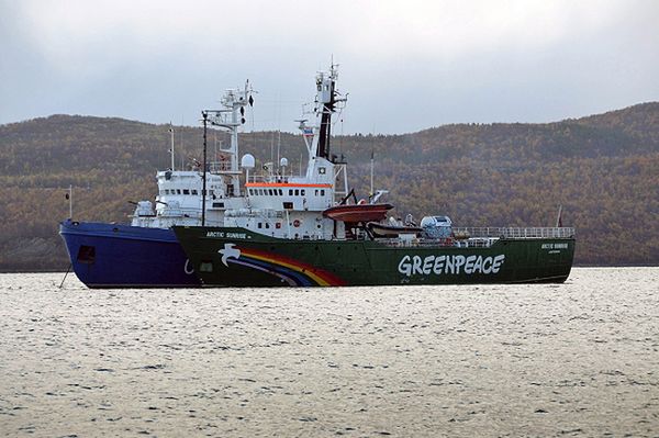 Aktywiści ze statku Greenpeace'u w aresztach śledczych