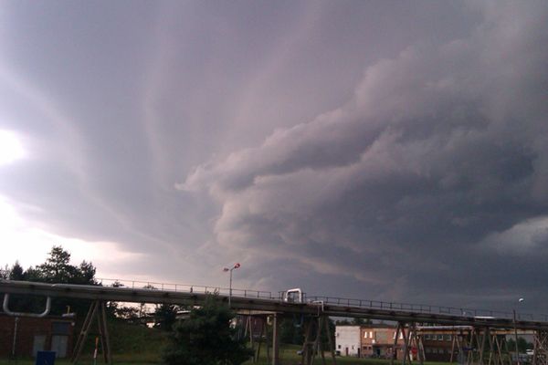 Burze i nawałnice nad Polską. Utrudnienia na kolei i w ruchu lotniczym