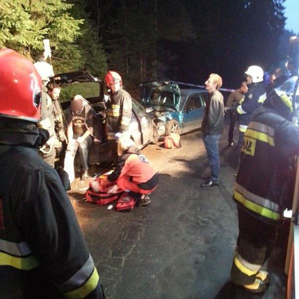 Wypadek na Podhalu. 7 osób w szpitalu po czołowym zderzeniu samochodów