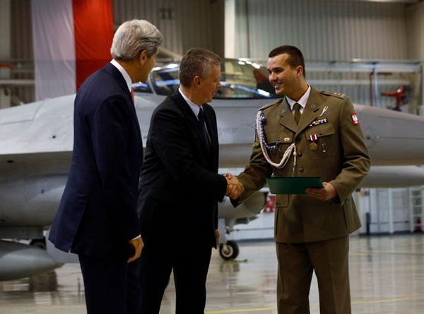 Sekretarz stanu USA złożył wizytę w 32. Bazie Lotnictwa Taktycznego w Łasku