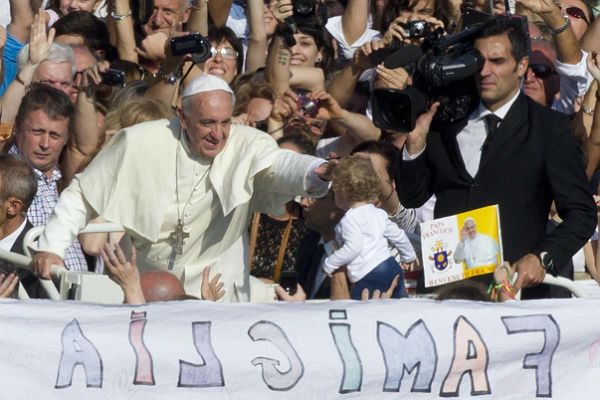 Ponad 10 mln ludzi obserwuje profil papieża Franciszka na Twitterze