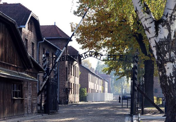800 policjantów będzie ochraniać szczyt w rocznicę wyzwolenia Auschwitz