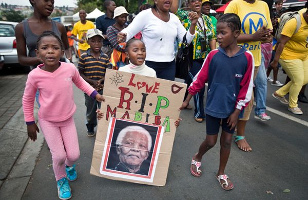 W Pretorii w RPA 100 tys. osób pożegnało Nelsona Mandelę