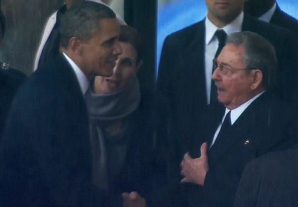 Barack Obama wymienił uścisk dłoni z Raulem Castro