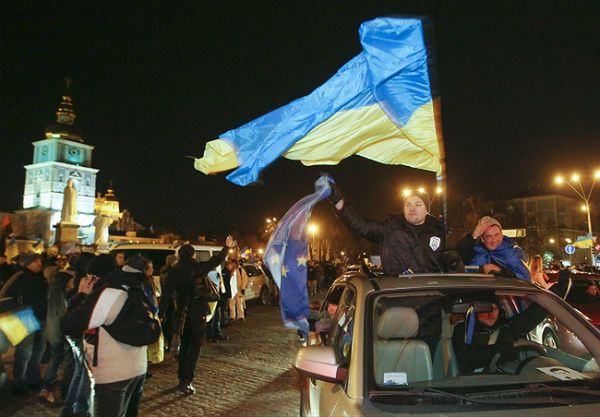 Kijów: manifestanci przybywają na wielką demonstrację
