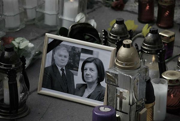 Obchody piątej rocznicy pogrzebu Lecha i Marii Kaczyńskich w Krakowie