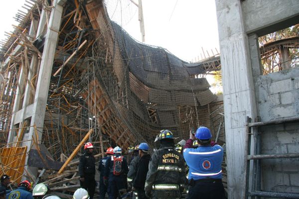 Katastrofa budowlana w stolicy Meksyku - zawalił się budynek