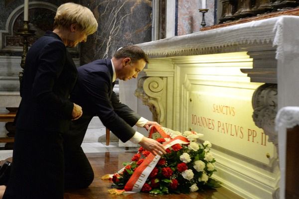 Prezydent Duda na mszy świętej przy grobie św. Jana Pawła II