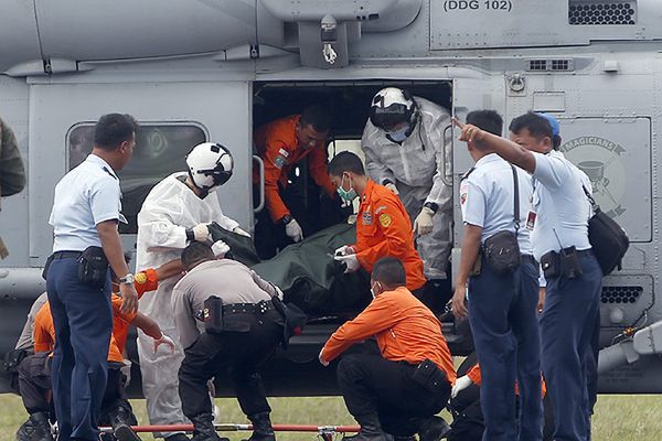 Ratownicy wyłowili 30 ciał ofiar katastrofy samolotu AirAsia