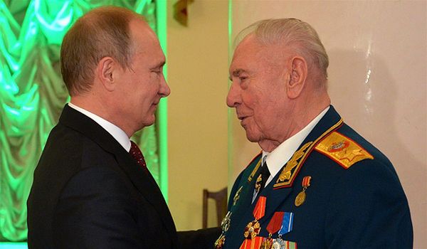 Władimir Putin osobiście pozdrowił Dmitrija Jazowa