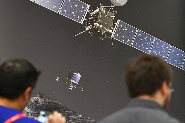 Kosmiczny łazik Philae po ośmiu miesiącach wysłał sygnał na Ziemię