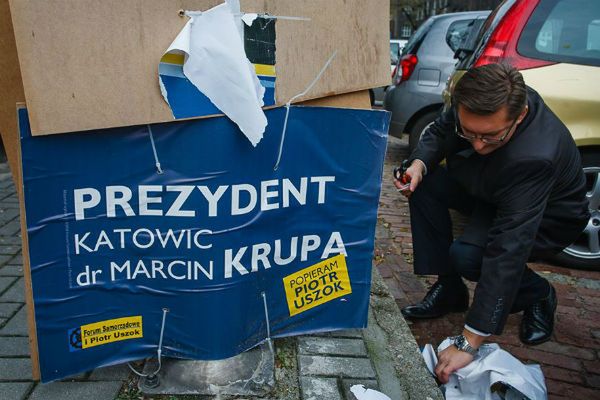 Marcin Krupa urządził wielkie sprzątanie plakatów wyborczych