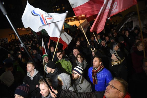 Okupacja siedziby PKW. 20 osób wdarło się do budynku