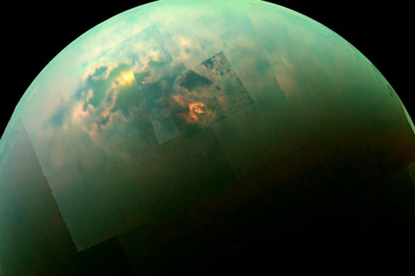 Sonda Cassini zarejestrowała odbicie światła słonecznego od tafli morza na Tytanie