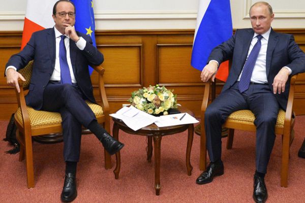 Hollande i Putin rozmawiali o kryzysie na Ukrainie. Historyczna wizyta
