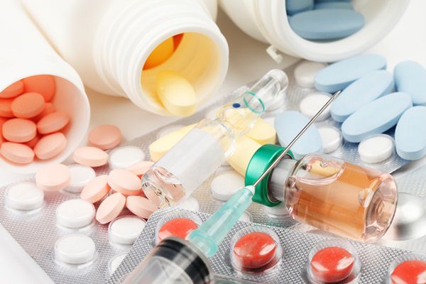W aptekach brakuje m.in. leków przeciwzakrzepowych i przeciwastmatycznych
