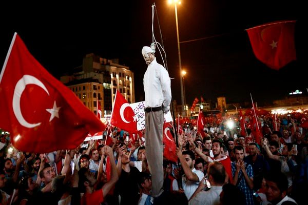 Ankara oskarża islamskiego duchownego Gulena o zorganizowanie puczu