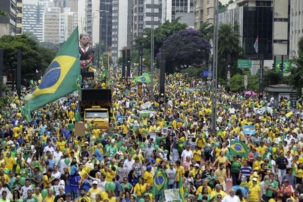 Ponad 3 mln ludzi domagało się odejścia prezydent Rousseff