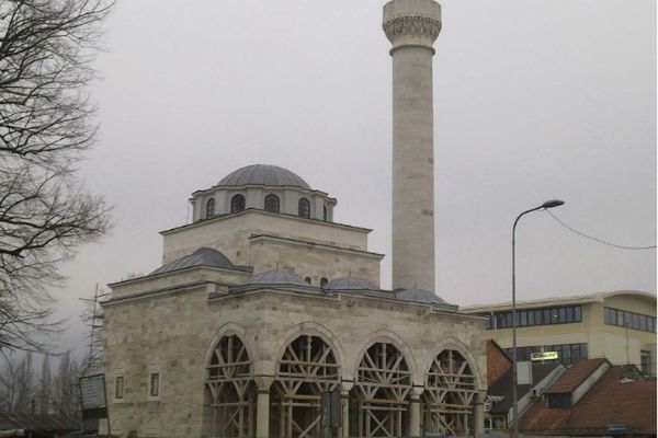 Tłumy na otwarciu odbudowanego meczetu w Banja Luce