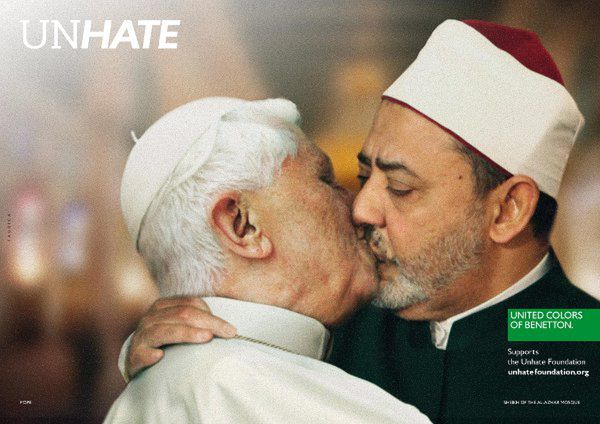 Nie będzie kampanii z papieżem całującym imama