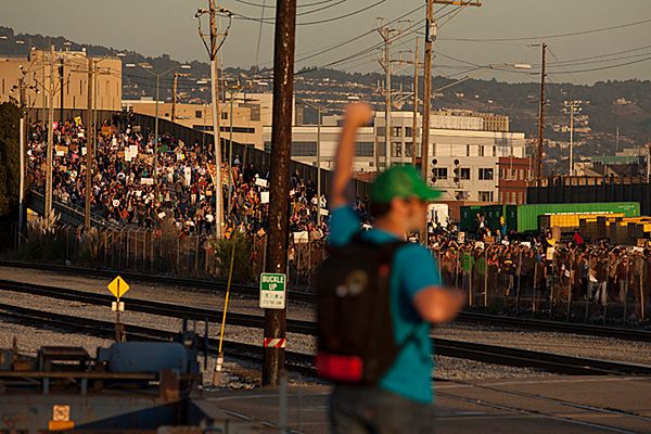 Port w Oakland unieruchomiony przez demonstrantów