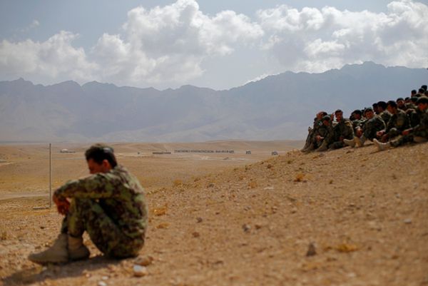 Afganistan: żołnierze wydalani ze służby za kontakty z talibami