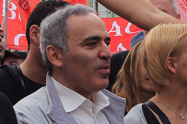 Kasparow po wyroku na Pussy Riot pogryzł policjanta?