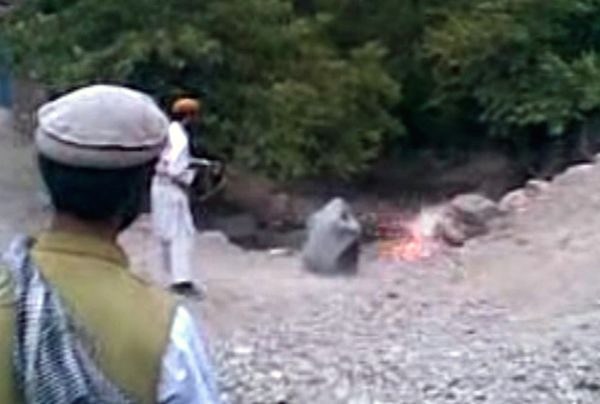 Mąż-talib rozstrzelał 22-letnią Afgankę na oczach tłumu