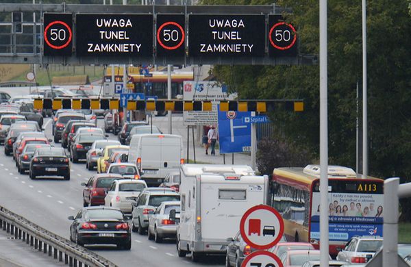 Warszawa: most Świętokrzyski już otwarty. Kiedy otworzą tunel Wisłostrady?