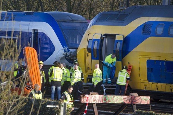 Dwa pociągi zderzyły się w Amsterdamie